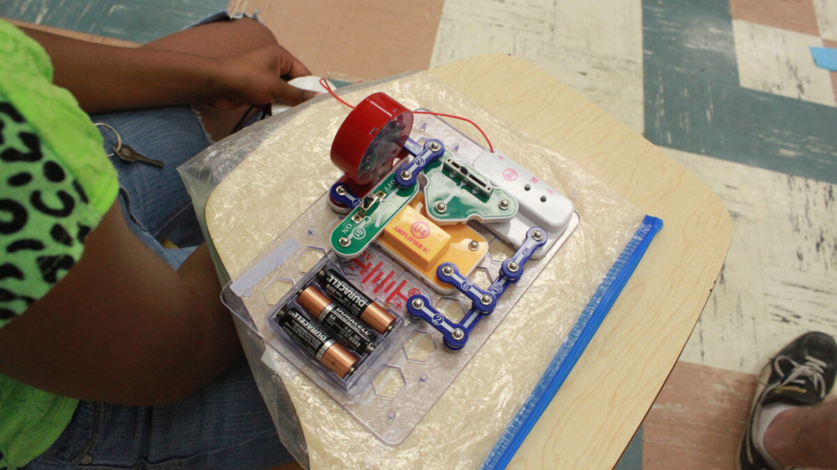 An electric contraption sitting on a classroom desk